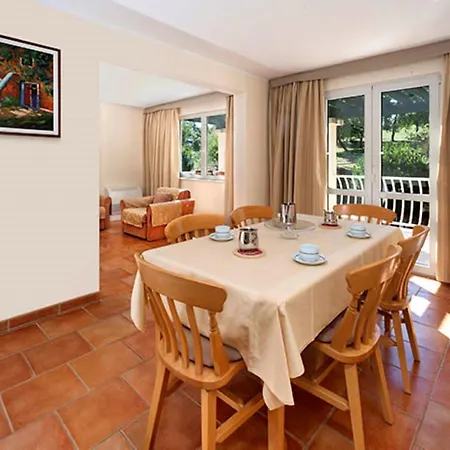 Luxury With A Microwave 2 5km From Historic Apartment Porec