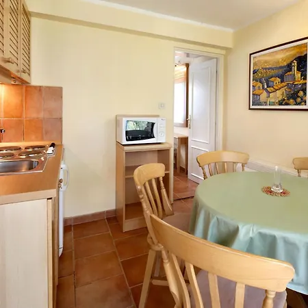 Luxury With A Microwave 2 5km From Historic Porec